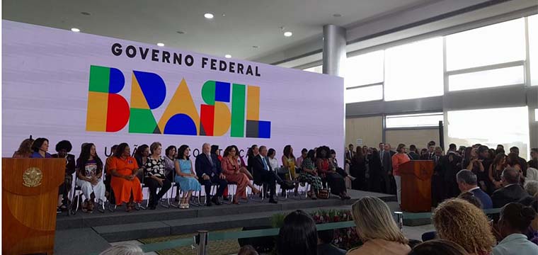 Presidente Luiz apresentou um pacote de medidas para promover a equidade de gneros e assegurar o direito das mulheres 