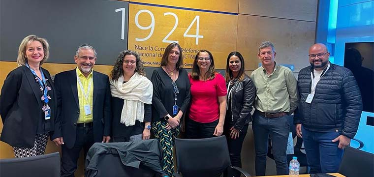 Representante da Telefnica Eva, presidente da FENATTEL/SINTETEL, Gilberto Dourado, Ramona Pineros (CCOO),Tatiana Espinosa (Telefnica), Cristiane Nascimento e Gabriela Cordeiro (FENATTEL), Alfredo Mesanavarro (UGT) e Rogrio Soares (FENATTEL)