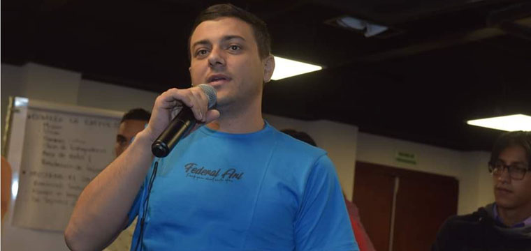 Fernando Brando, pelo SINTETEL, participa do debate