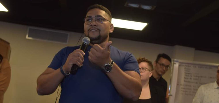 Erisvaldo Souza Gomes Junior,  da FENATTEL.e do SINTTEL-SC, falou em nome das entidades sindicais