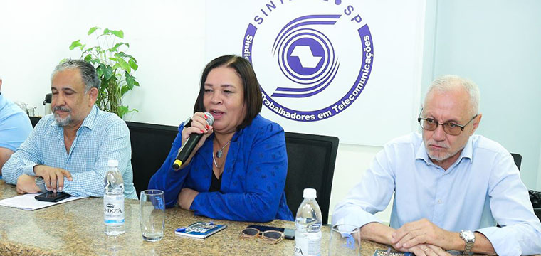 Aurea Barrence, diretora de Relaes Sindicais, informa sobre as demandas do teleatendimento