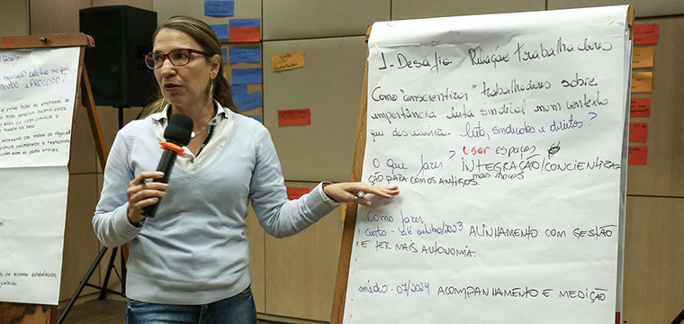 Professora Ana Claudia orientou os alunos a levantarem dificuldades e solues na atuao sindical