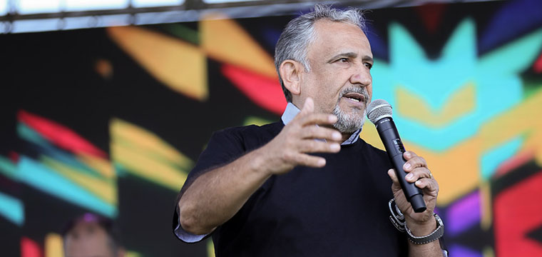 Gilberto Dourado, presidente do SINTETEL, d boas vindas a todes