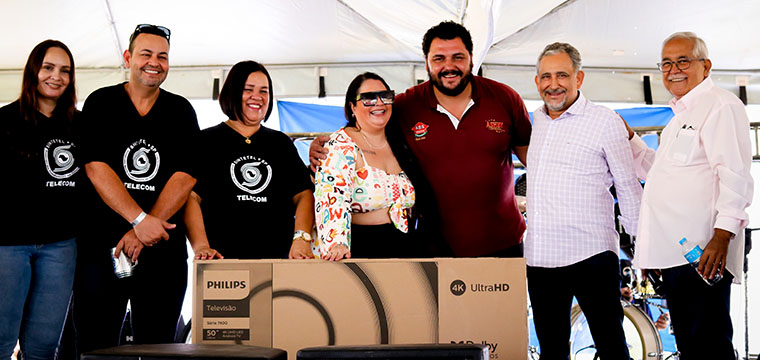 Franciellen Daniela da TEL Bauru ganhou uma TV de 50