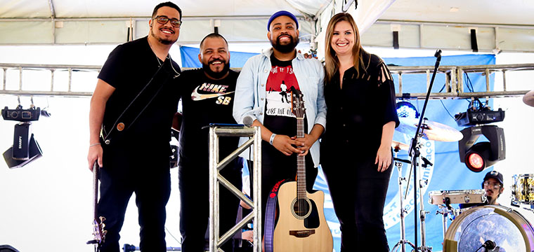 A cantor Beth Solana e banda animou a galera