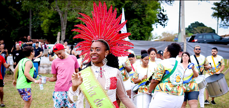 Escola de Samba Estao 1 de Agosto fez o povo cair no samba
