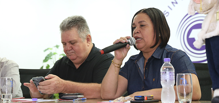 Aurea Barrence, diretora das Relaes Sindicais e coordenadora do setor de Teleatendimento