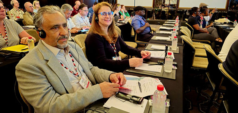 Gilberto Dourado, presidente do SINTETEL e Cristiane do Nascimento, Relaes Internacionais da FENATTEL