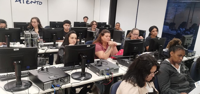 Boas-vindas do SINTETEL aos novos trabalhadores  Atento So Bento