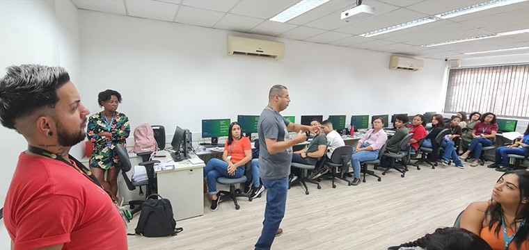 Boas-vindas do SINTETEL aos novos trabalhadores Fidelity - Delegados Sindicais Katia, Douglas e Carlos