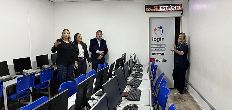 Sala de provas no Colgio Educare. L sero realizadas as provas do novo polo do Monitor