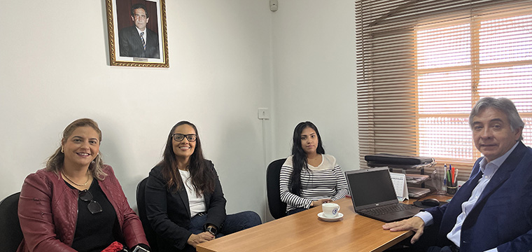 Marcos Milanez, diretor Regional do Vale do Paraba, recebe as representantes do Instituto Monitor na subsede em So Jos dos Campos