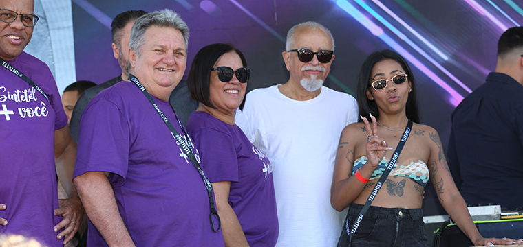 Gabriela Arajo da Atento Santana ganhou uma TV de 50