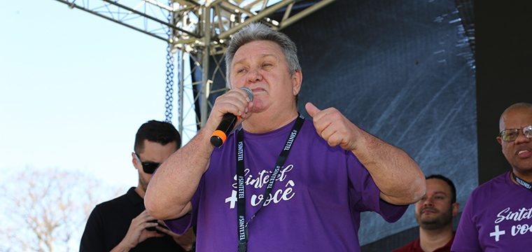 Mauro Britto, secretrio Geral do SINTETEL, afirma que a gente no quer s comida, a gente quer bebida, diverso e arte