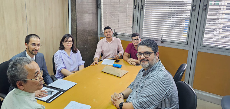  direita, Ricardo Martins, diretor do SINTETEL, participa da Mesa Redonda com a Multiservice e CEF