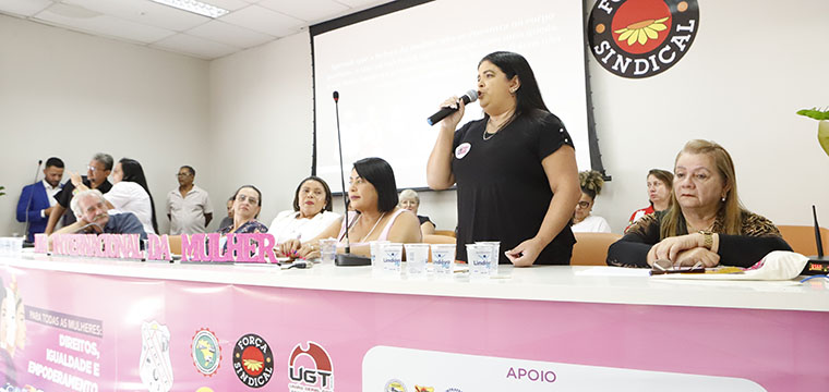 Maria Edna, diretora do SINTETEL