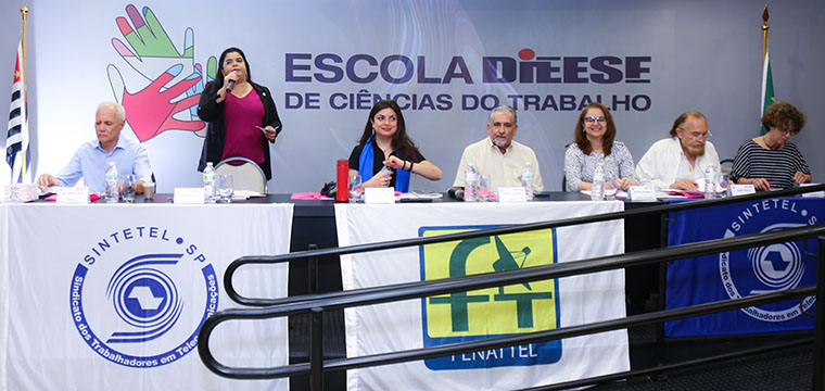 Maria Edna Medeiros, que estar  frente da Secretaria da Mulher do Sindicato e atual secretria da Mulher da FENATTEL, coordenou e conduziu as duas atividades com as mulheres