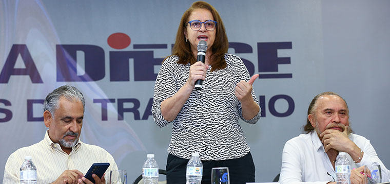 Cristiane do Nascimento, diretora social do SINTETEL e vice-presidente do Comit da UNI Amricas Mulheres, fala do projeto de lei que determina o uso de tornozeleira eletrnica em agressores  