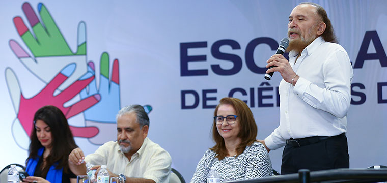 Candid Pegado, secretrio Nacional da UGT, relatou um pouco sobre a histria de luta da mulher trabalhadora