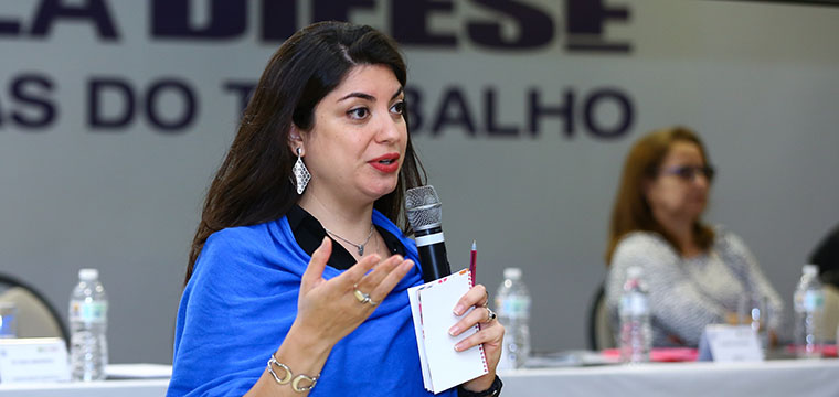 Barbara Vallejos, professora e coordenadora do DIEESE, apresentou a propostas de formao, promovida pelo DIEESE