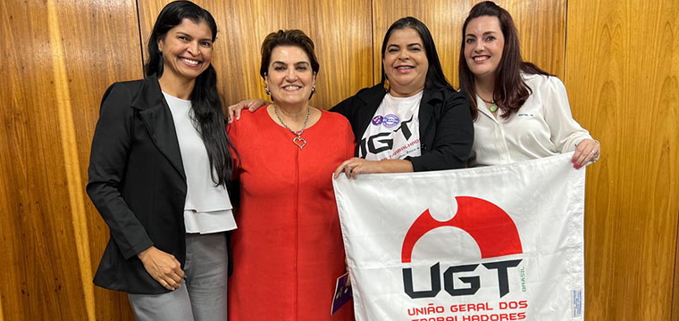 Ana Katia Garces (Sinttel-GO), ministra das Mulheres, Marcia Lopes, Maria Edna Medeiros (SINTETEL, FENATTEL e UGT) e Gisele Benthien (Sinttel-SC)  