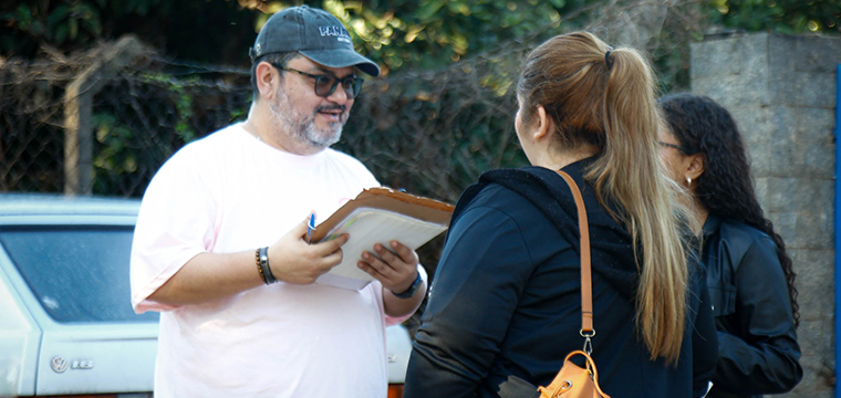 Diretor Ricardo Martins coordenou a recepo dos trabalhadores