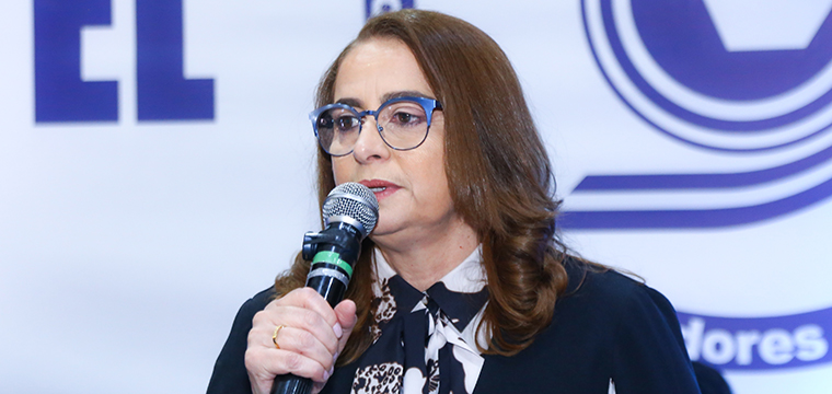 Cristiane do Nascimento - diretora Secretria do SINTETEL