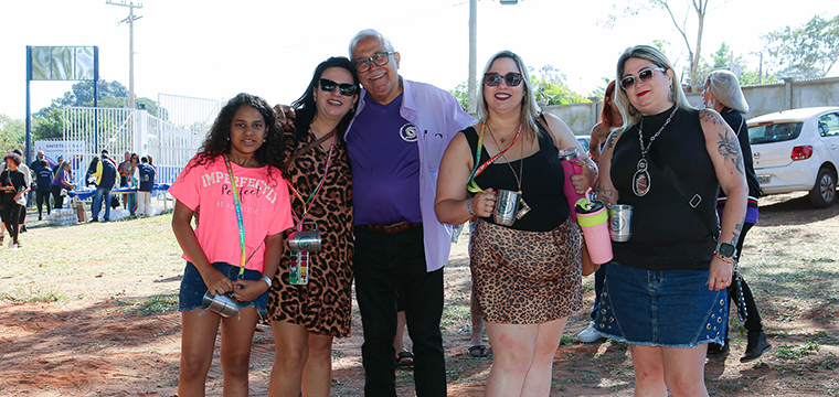 O diretor Regional das regies, Jorge, com as trabalhadoras