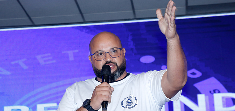 Rogrio Soares, presidente do Sinttel-SC, deu o seu recado aos presentes