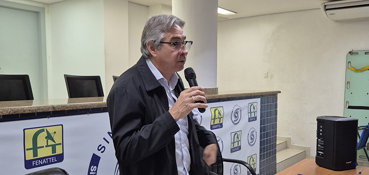 Diretor de Aposentados, Marcos Milanez, agradece a presena de todos