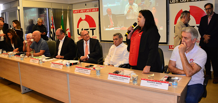 Maria Edna de Medeiros, secret�ria da Mulher da UGT, SINTETEL e FENATTEL, sa�da o vice-presidente Geraldo Alckmin