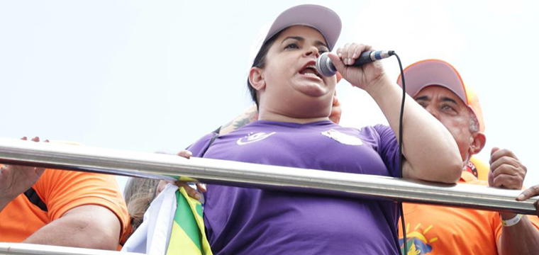 Maria Edna, secret�ria da Mulher do SINTETEL, representou a categoria durante a Marcha