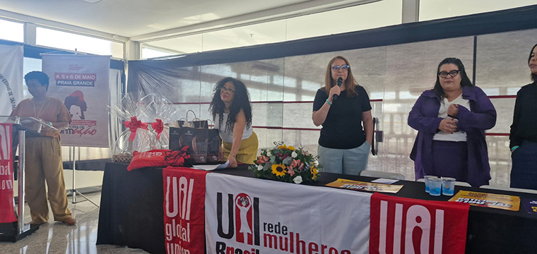  Cristiane do Nascimento, diretora do SINTETEL, participou da abertura das atividades