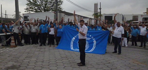 Marcos Milanez conduz assembleia na Ability Tecnologia de Osasco.