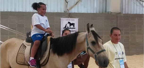 Participantes com alguma deficincia andaram a cavalo