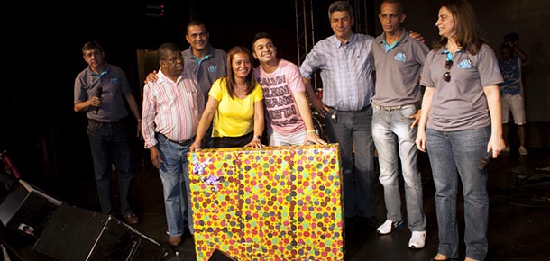 Os teleoperadores concorreram a uma TV de 42 polegadas