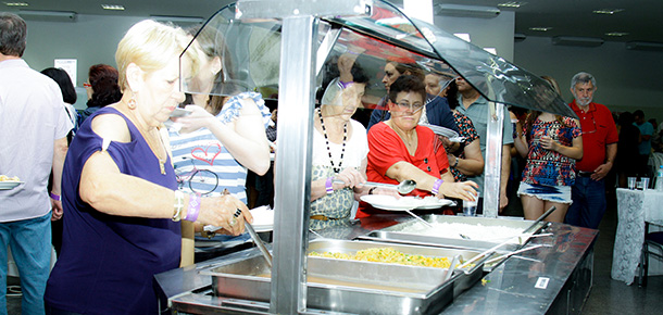 Massas, comida japonesa e churrasco foram alguns dos pratos que estiveram  disposio