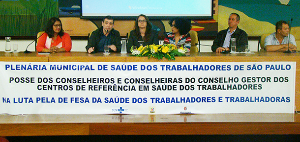 Cristiane do Nascimento junto a alguns dos novos conselheiros