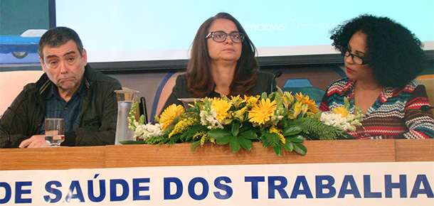 Cristiane do Nascimento, vice-presidente do Sintetel (ao centro)