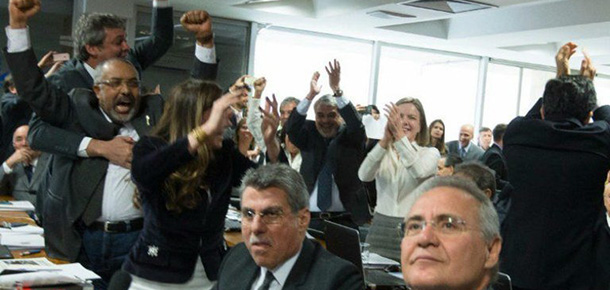 O resultado foi comemorado com gritos pela oposio. 