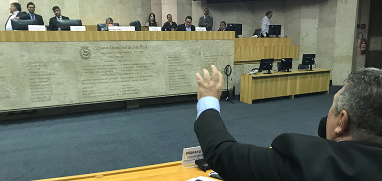 Vice-presidente do Sintetel, Mauro Cava, props aos vereadores que as novas regras de concesso tambm incluam um padro de qualidade no que se refere ao trato com os trabalhadores